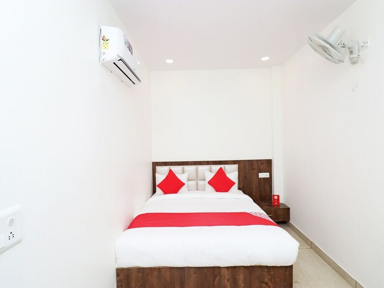 Hotel Oyo 28246 Rohtak Residency