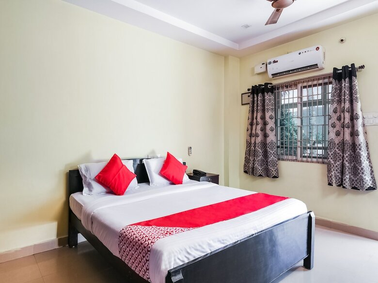 Hotel Oyo 14207 Royal Residential Lodge
