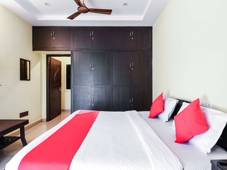 Hotel Oyo 14207 Royal Residential Lodge
