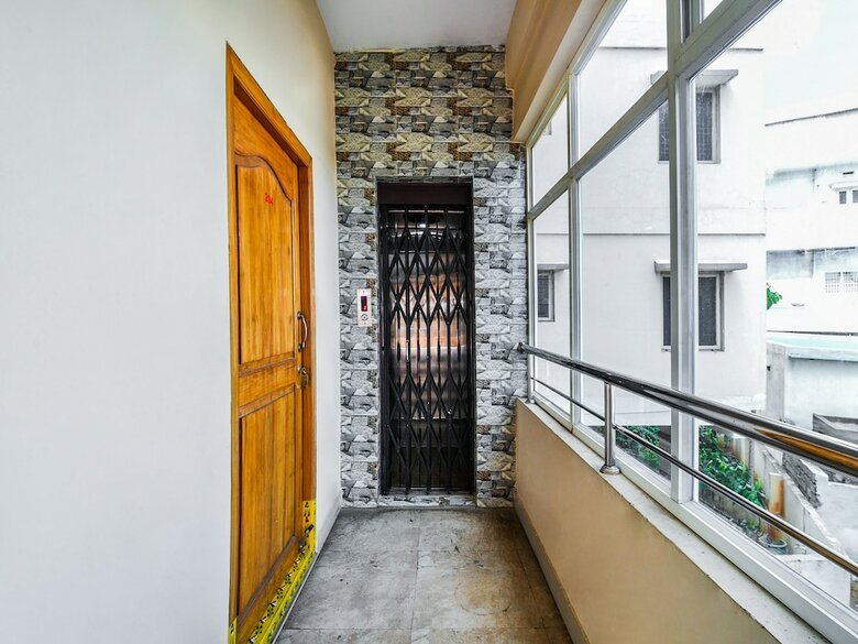 Hotel Oyo 14207 Royal Residential Lodge