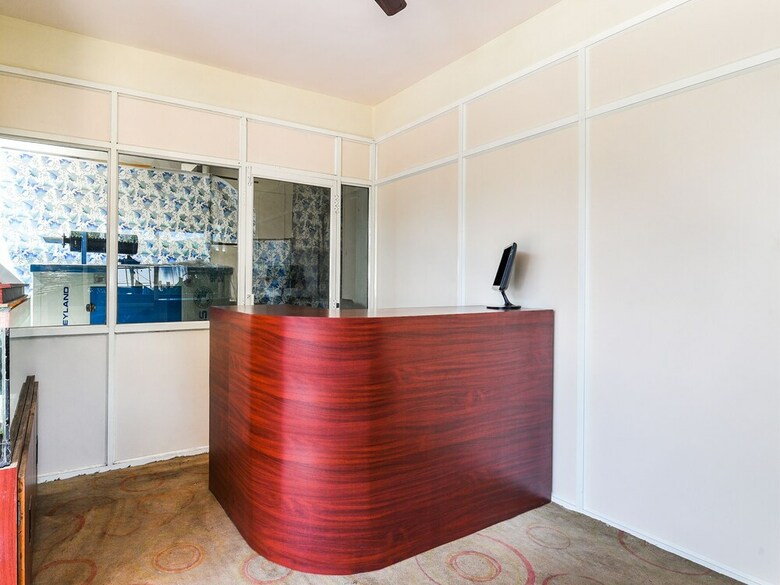 Hotel Oyo 14207 Royal Residential Lodge