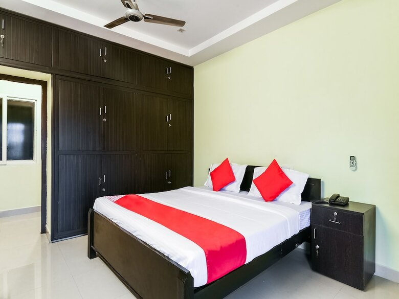 Hotel Oyo 14207 Royal Residential Lodge