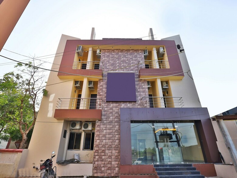 Oyo 17339 Hotel Daksh Somnath