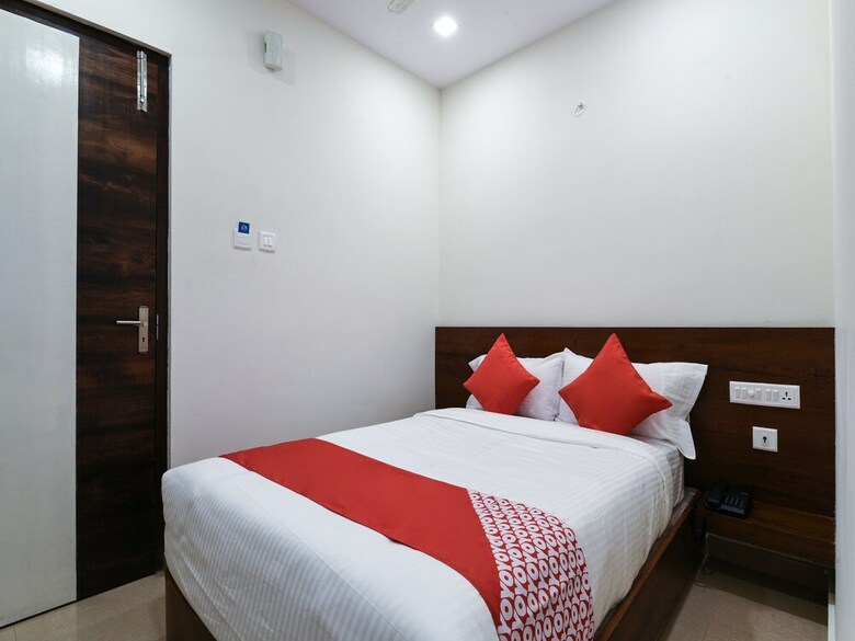 Hotel Oyo 12681 Blue Moon Inn