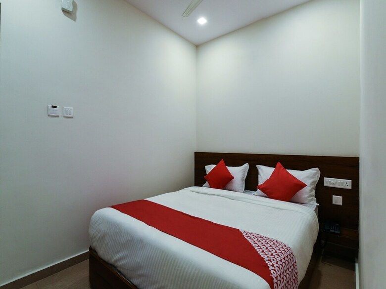 Hotel Oyo 12681 Blue Moon Inn