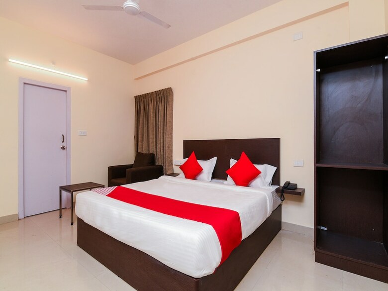 Hotel Oyo 22782 Akshara Suites