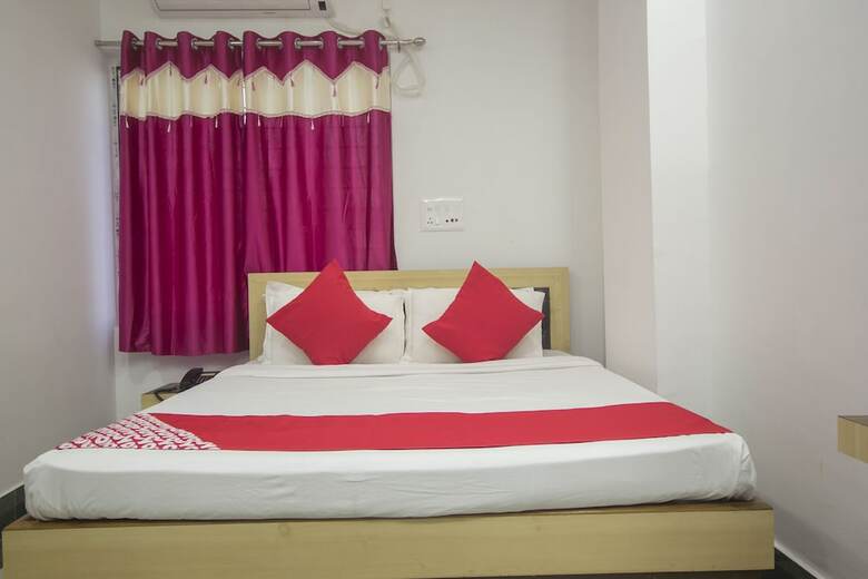 Hotel Oyo 27907 Greater Kailash The Palace