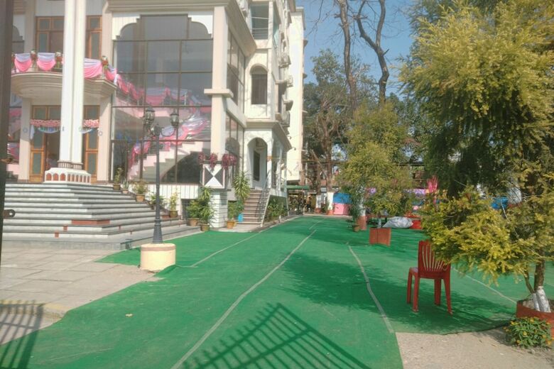 Hotel Oyo 27907 Greater Kailash The Palace