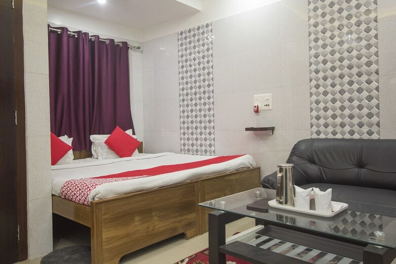 Hotel Oyo 27907 Greater Kailash The Palace