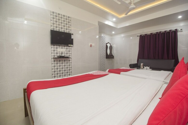 Hotel Oyo 27907 Greater Kailash The Palace