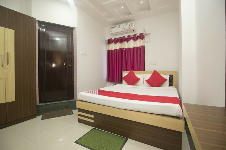 Hotel Oyo 27907 Greater Kailash The Palace