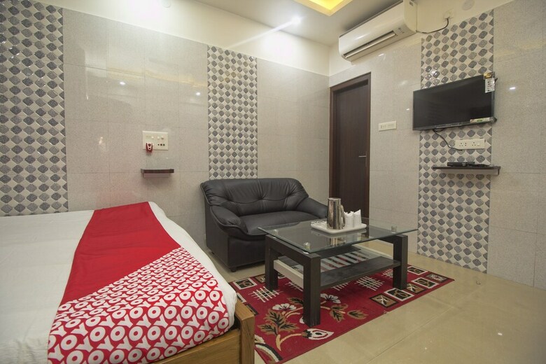 Hotel Oyo 27907 Greater Kailash The Palace