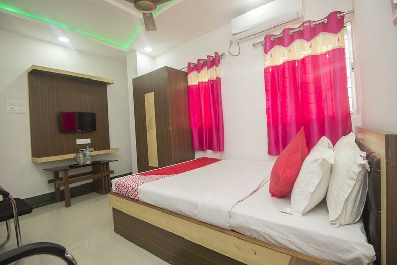 Hotel Oyo 27907 Greater Kailash The Palace