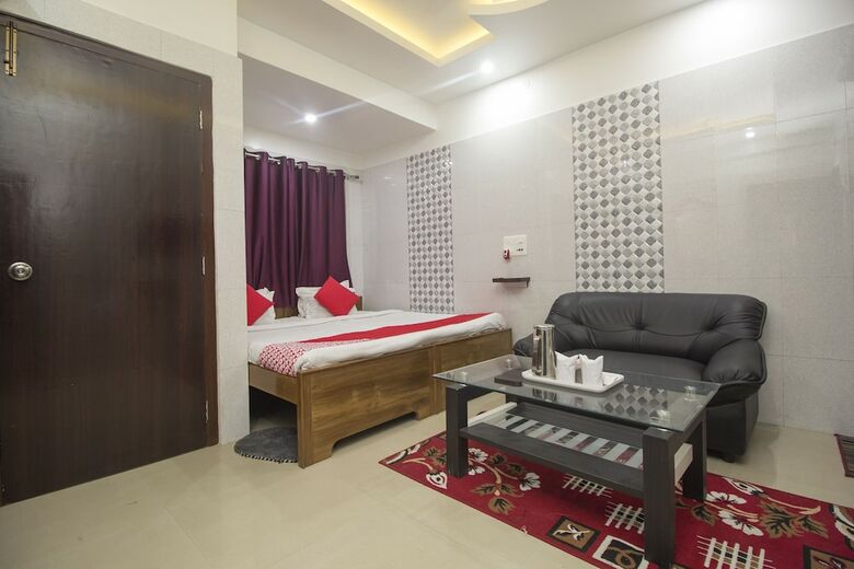 Hotel Oyo 27907 Greater Kailash The Palace