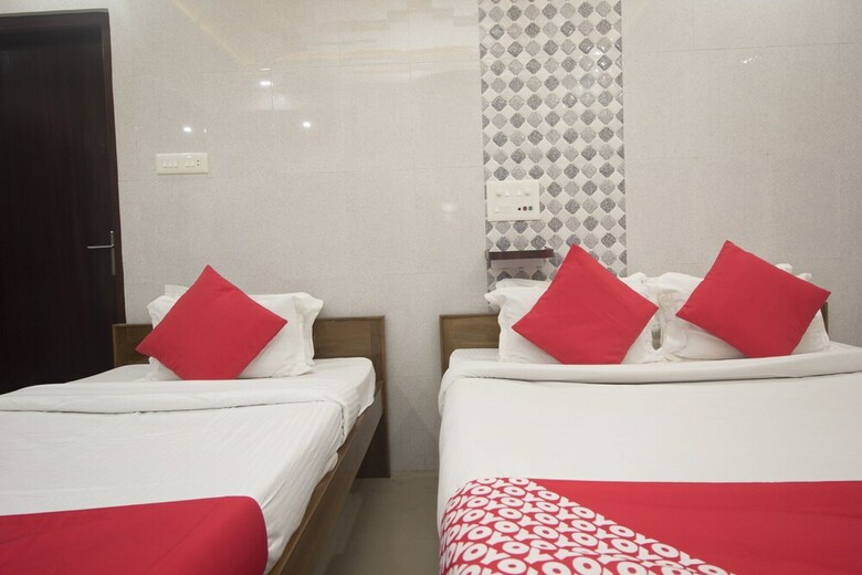 Hotel Oyo 27907 Greater Kailash The Palace