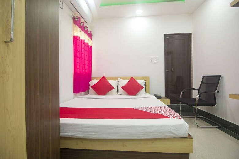 Hotel Oyo 27907 Greater Kailash The Palace