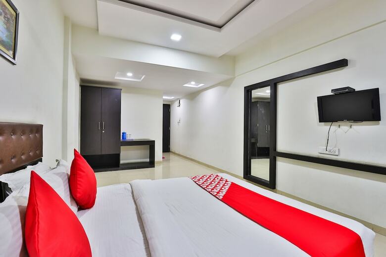 Oyo 24135 Hotel Anand Inn