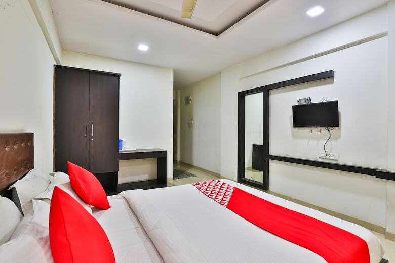 Oyo 24135 Hotel Anand Inn