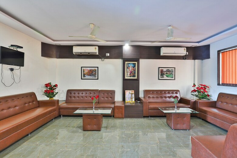 Oyo 24135 Hotel Anand Inn