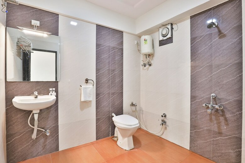 Oyo 24135 Hotel Anand Inn