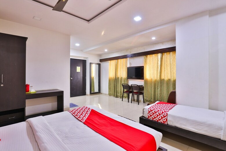Oyo 24135 Hotel Anand Inn