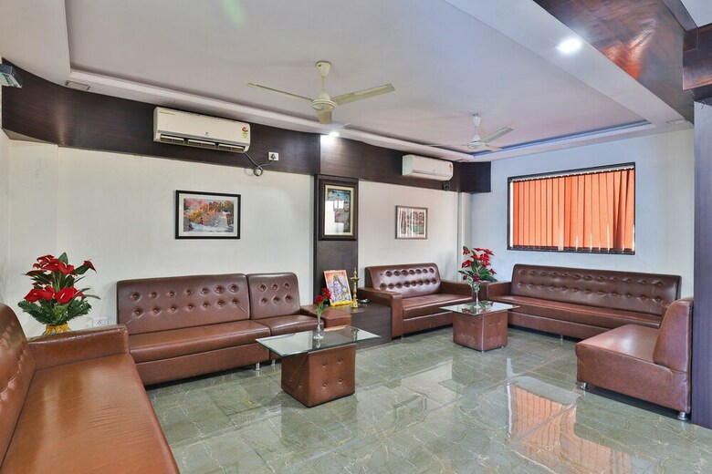 Oyo 24135 Hotel Anand Inn