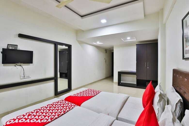 Oyo 24135 Hotel Anand Inn