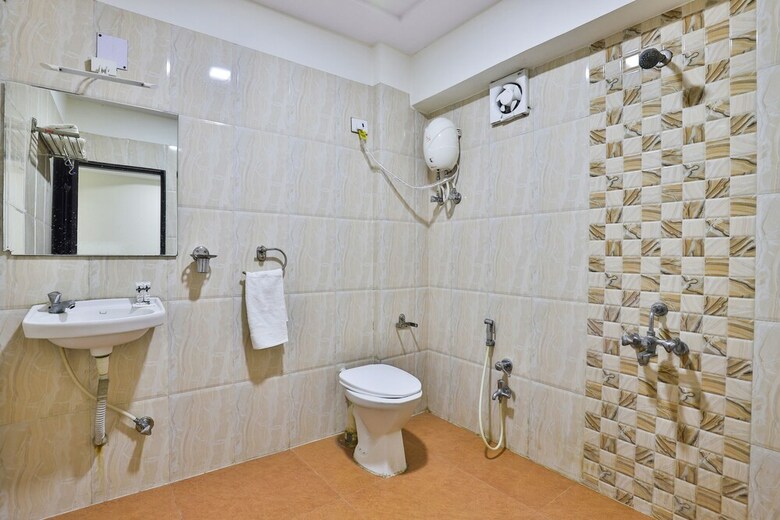Oyo 24135 Hotel Anand Inn
