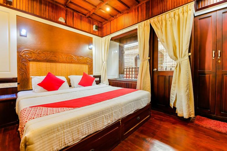 Oyo 23210 Khbo Diamond Sharing Houseboat