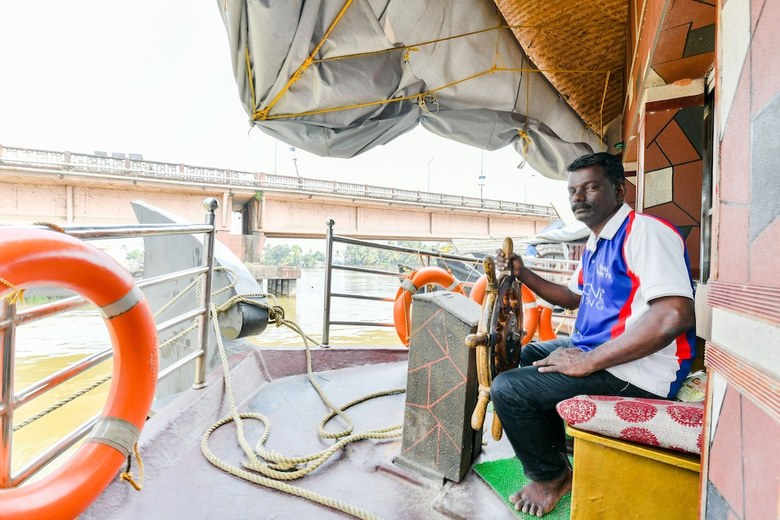 Oyo 23210 Khbo Diamond Sharing Houseboat