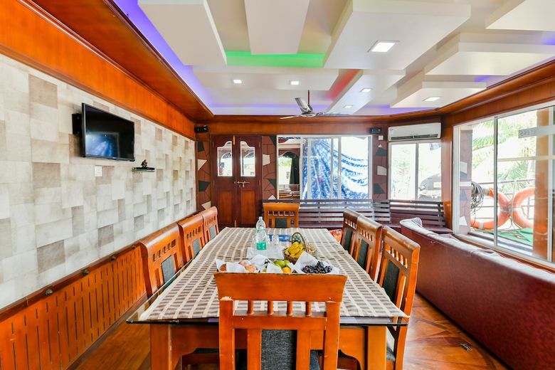 Oyo 23210 Khbo Diamond Sharing Houseboat