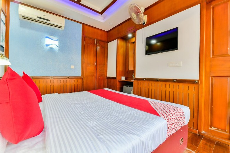 Oyo 23210 Khbo Diamond Sharing Houseboat