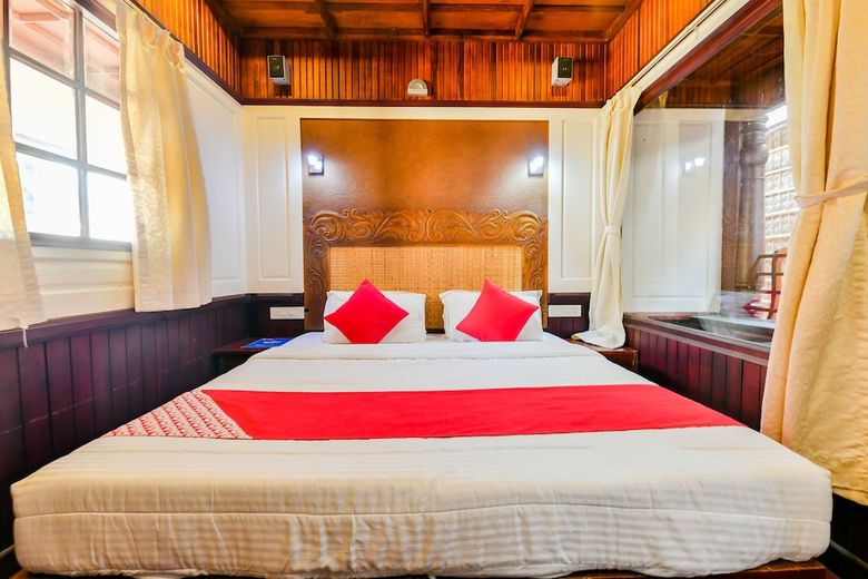 Oyo 23210 Khbo Diamond Sharing Houseboat