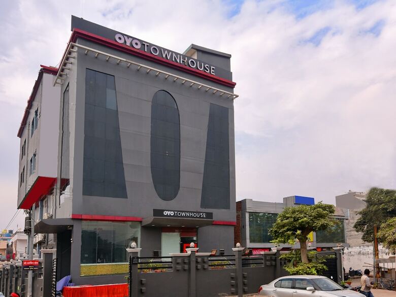 Oyo Flagship 17173 Hotel Function Inn