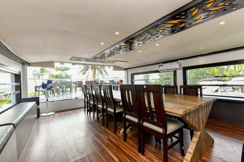 Hotel Oyo 24725 Houseboat Royal River 4bhk