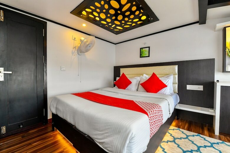 Hotel Oyo 24725 Houseboat Royal River 4bhk