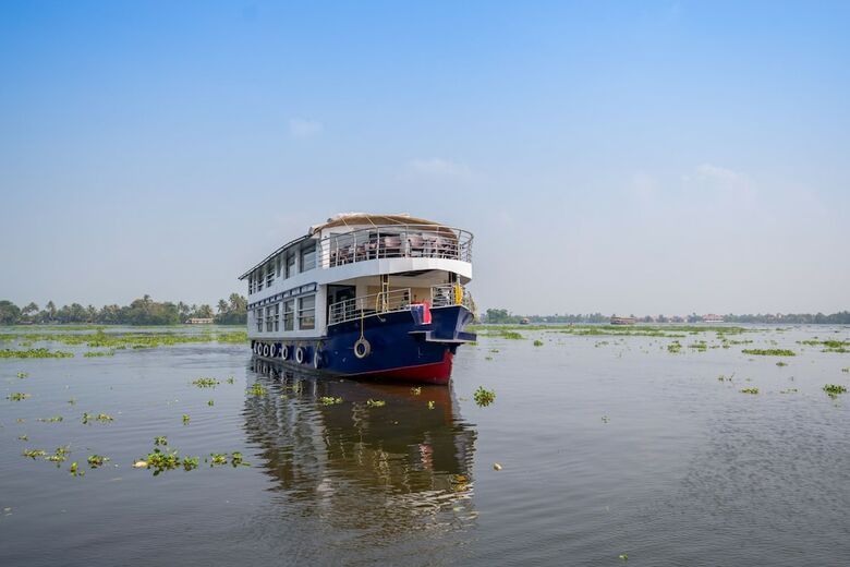 Hotel Oyo 24725 Houseboat Royal River 4bhk