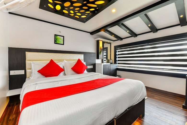 Hotel Oyo 24725 Houseboat Royal River 4bhk