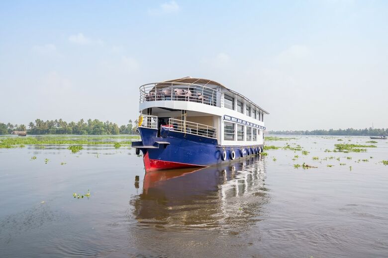 Hotel Oyo 24725 Houseboat Royal River 4bhk