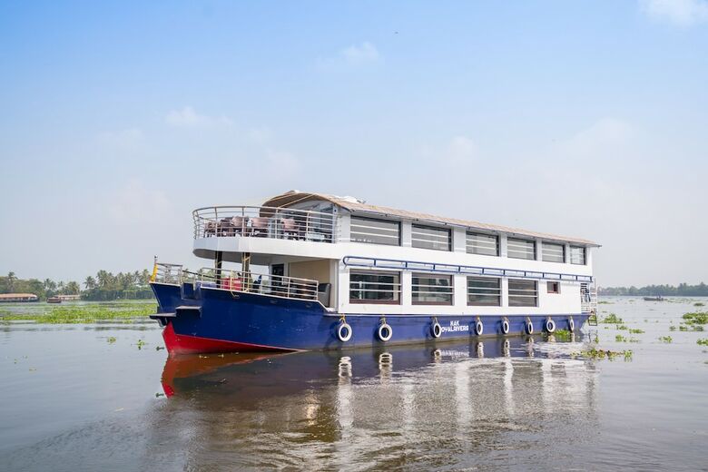 Hotel Oyo 24725 Houseboat Royal River 4bhk