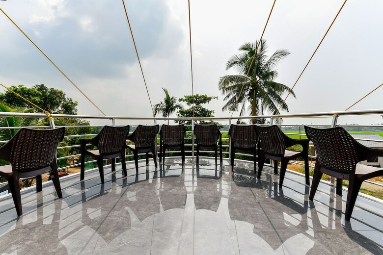 Hotel Oyo 24725 Houseboat Royal River 4bhk