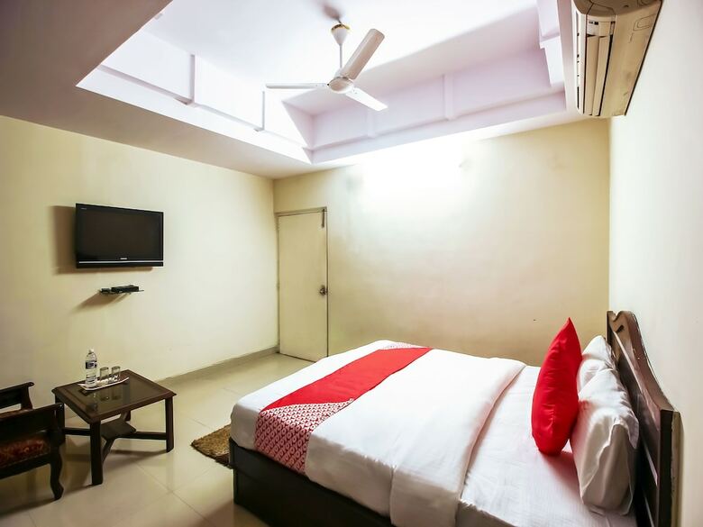 Hotel Oyo 18302 Pride Banjara