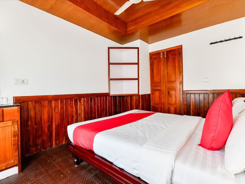 Hotel Oyo 24606 Waves & Wind 3bhk Houseboat