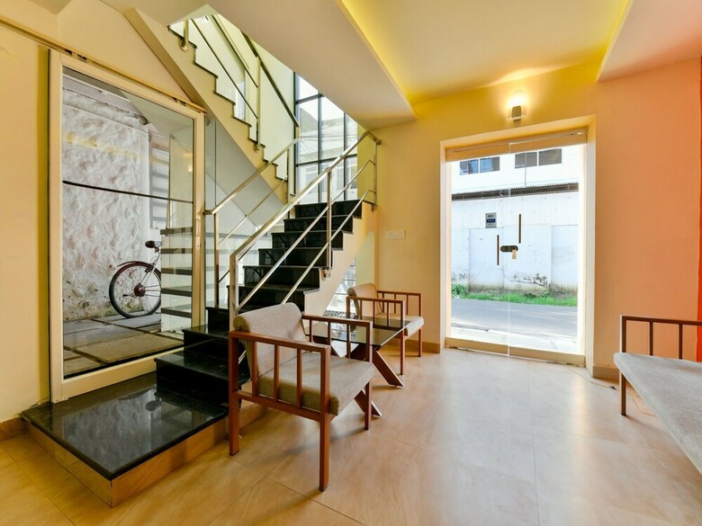 Hotel Oyo 17072 Meridian Regency
