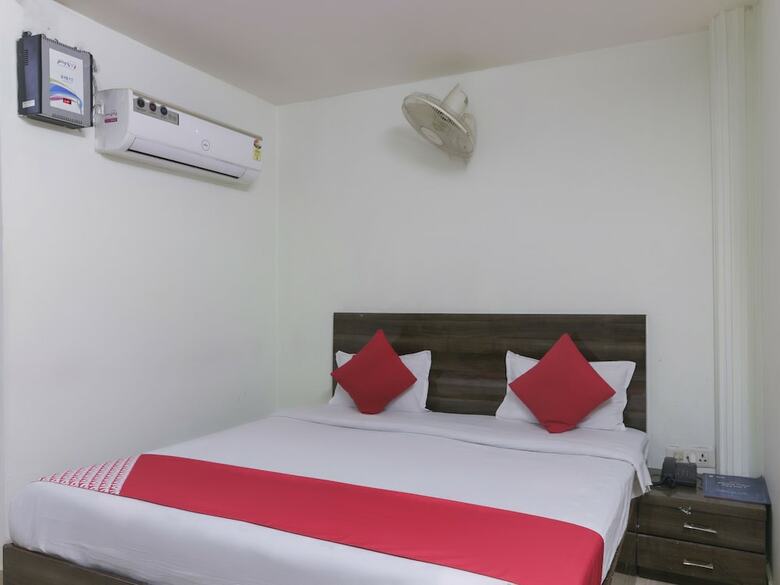 Oyo 4472 Hotel Chandra Deep