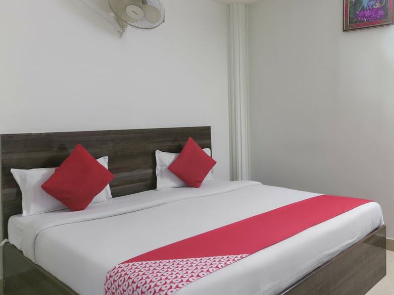 Oyo 4472 Hotel Chandra Deep