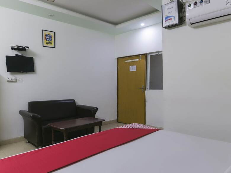 Oyo 4472 Hotel Chandra Deep