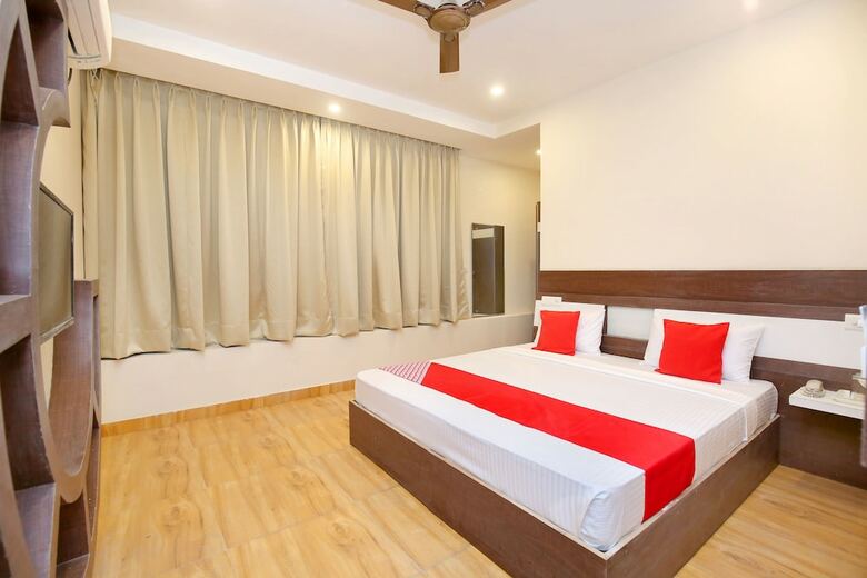Oyo 19716 Hotel Shanay