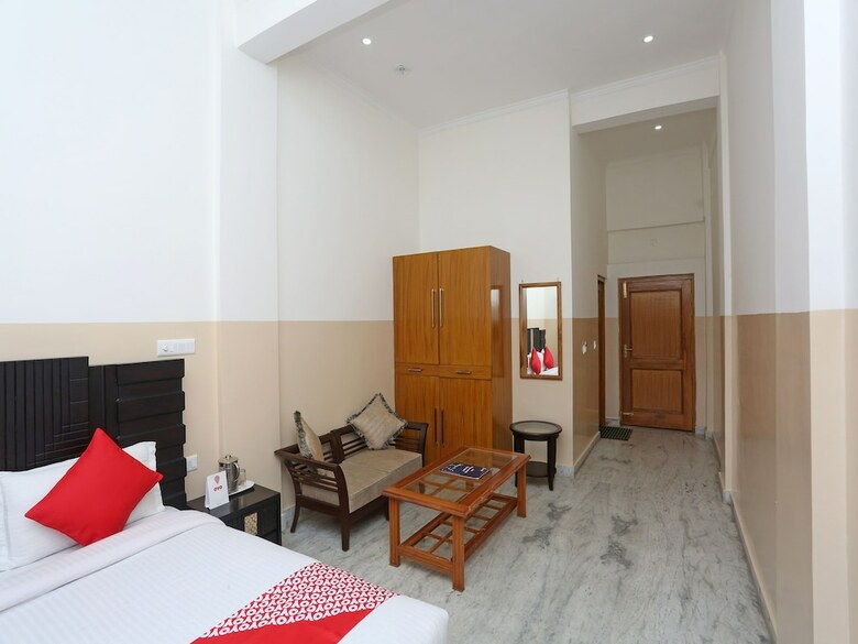 Oyo 19638 Hotel Jay Continental