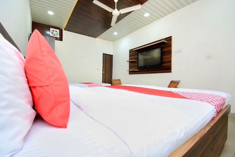 Oyo 17133 Hotel Anmol